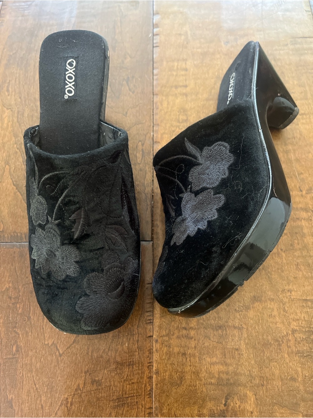 XOXO Vintage Y2K black velvet floral embroidered chunky platform mules Sz. 6.5
